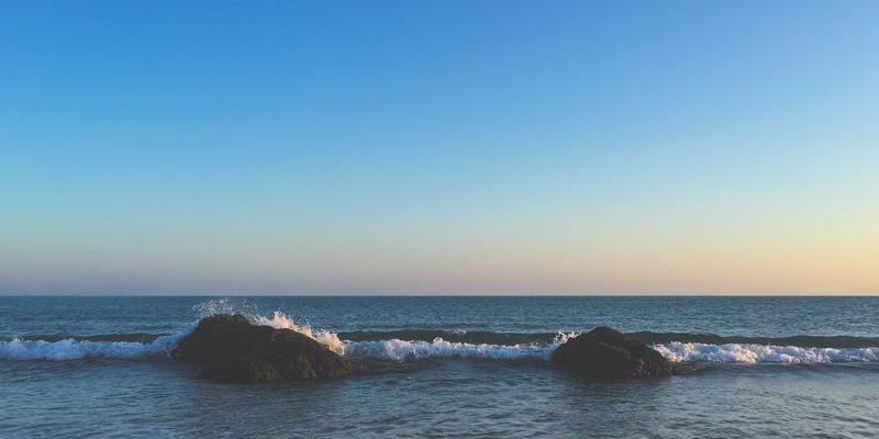 睡前一杯养生茶，不如一盆泡脚水：科学揭秘如何通过泡脚改善体质与睡眠